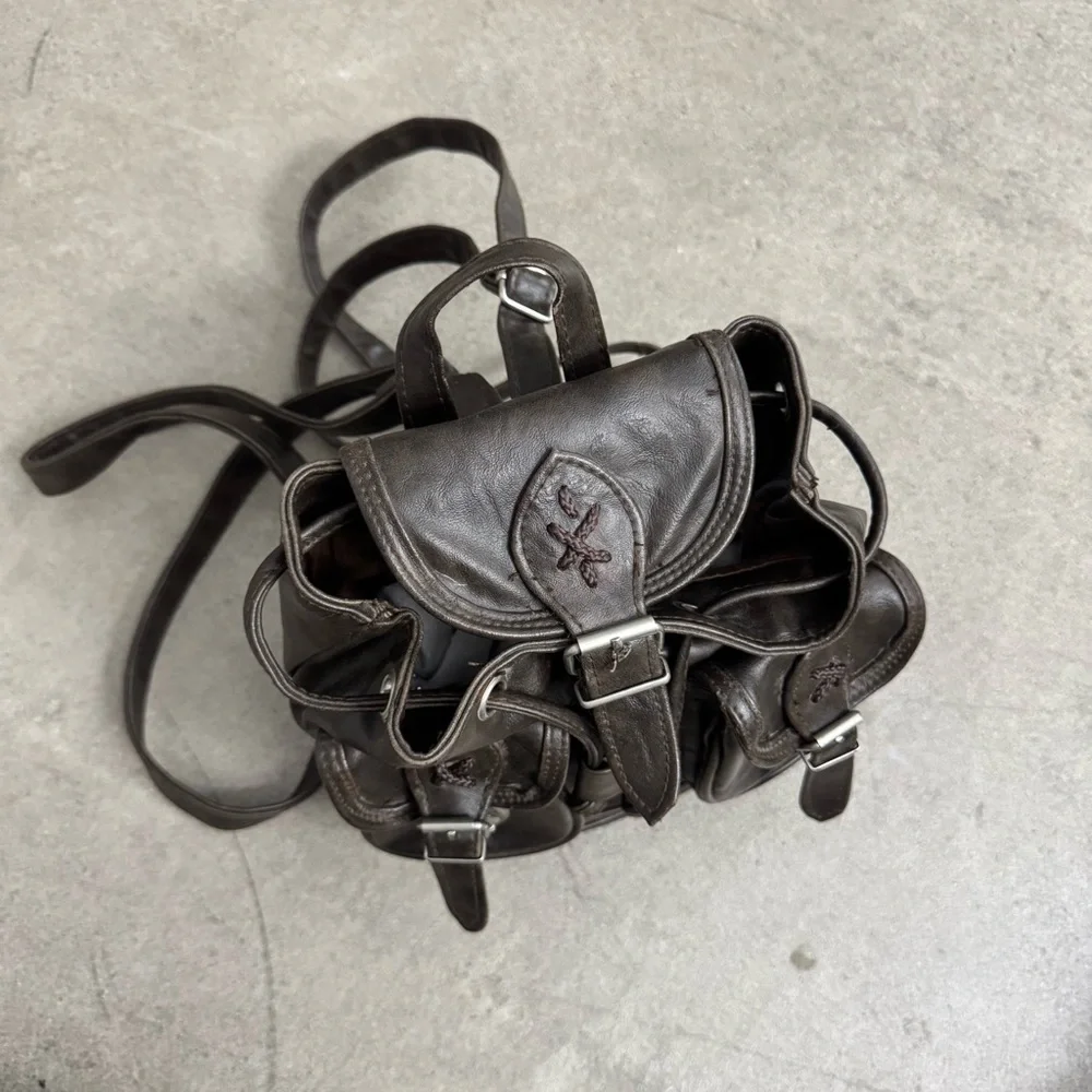 Vintage Leather Backpack - Picture 6 of 9